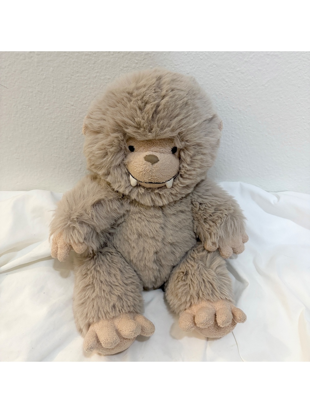 Jellycat Bo Bigfoot - Like New